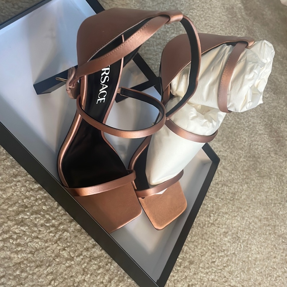 Brand new nude heels